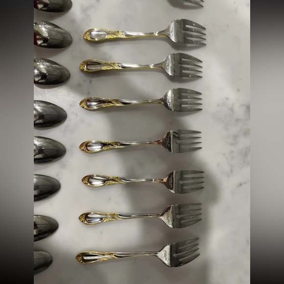 Retroneu STEPHANIE GOLD ACCENT 18/8 Korea Stainless Flatware 30pc Spoon Fork - Picture 10 of 12